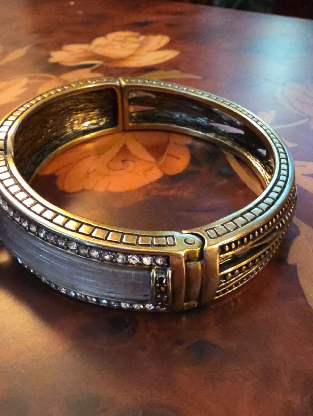 Heidi Daus Bar Harbor Elegance Vintage Hinged Bangle Bracelet - Picture 5 of 10
